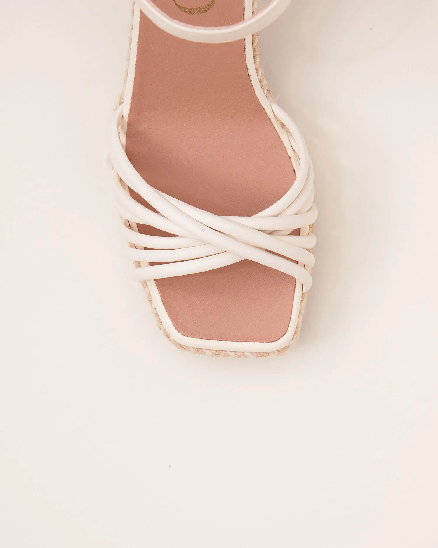 FUSCA White heels