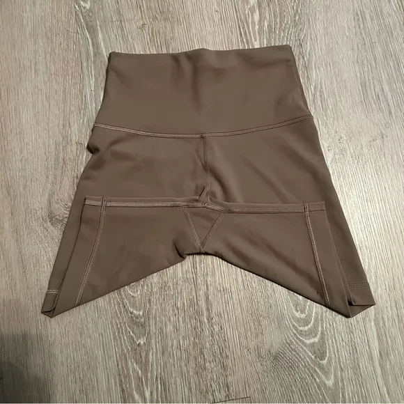 Lululemon Align High Rise High Waist Bike Short 6&quot; Nomad Beige size 2