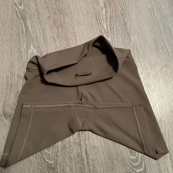 Lululemon Align High Rise High Waist Bike Short 6&quot; Nomad Beige size 2