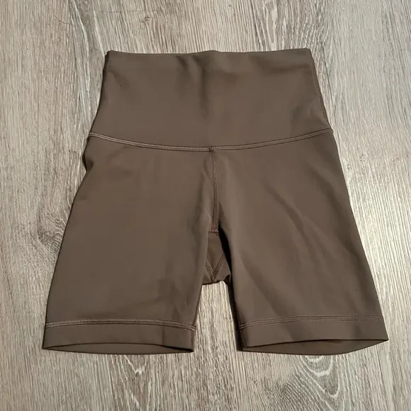 Lululemon Align High Rise High Waist Bike Short 6&quot; Nomad Beige size 2