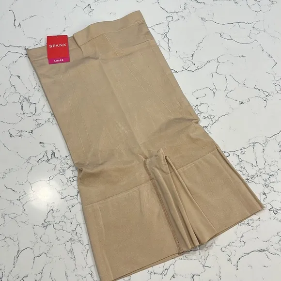 New Spanx OnCore High Waisted Mid Thigh Shaper