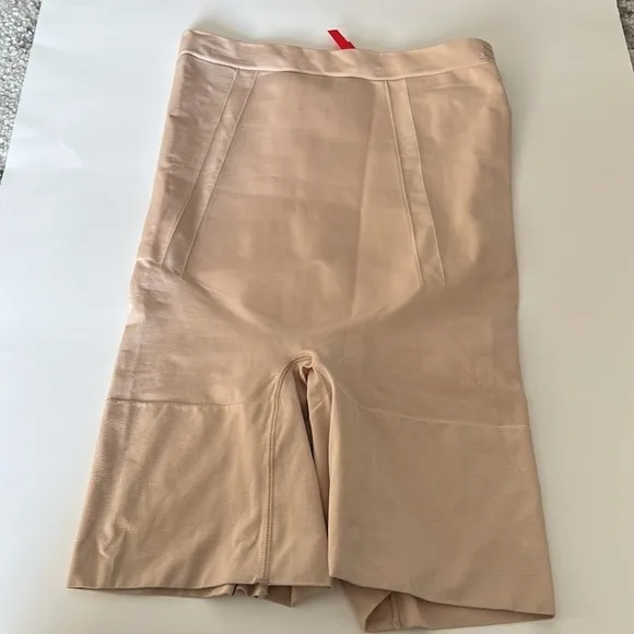 Spanx OnCore High-Waisted Mid-Thigh Shaper w2.