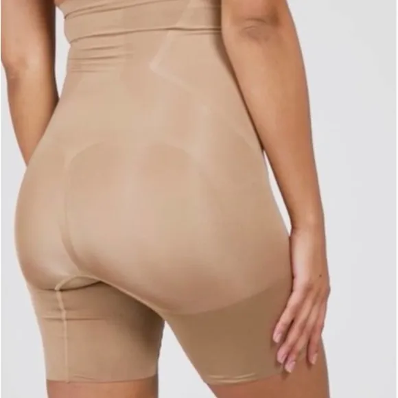 Spanx OnCore High-Waisted Mid-Thigh Shaper w2.
