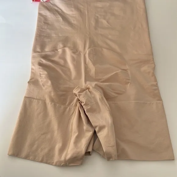 Spanx OnCore High-Waisted Mid-Thigh Shaper w2.
