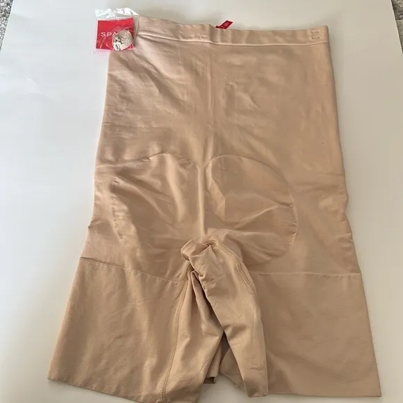 Spanx OnCore High-Waisted Mid-Thigh Shaper w2.