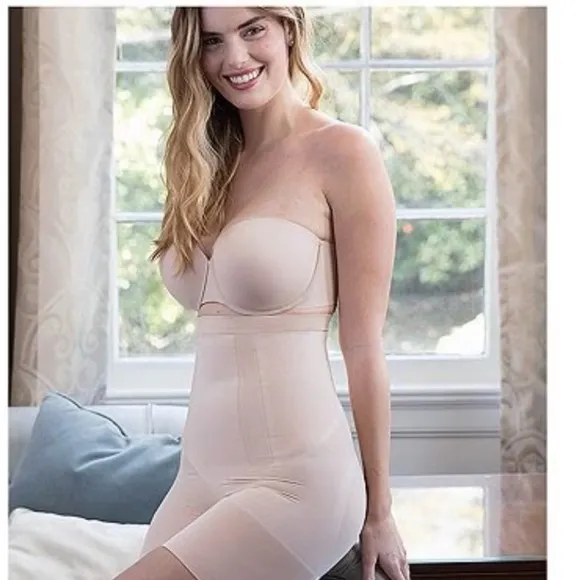 Spanx OnCore High-Waisted Mid-Thigh Shaper w2.
