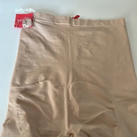 Spanx OnCore High-Waisted Mid-Thigh Shaper w2.